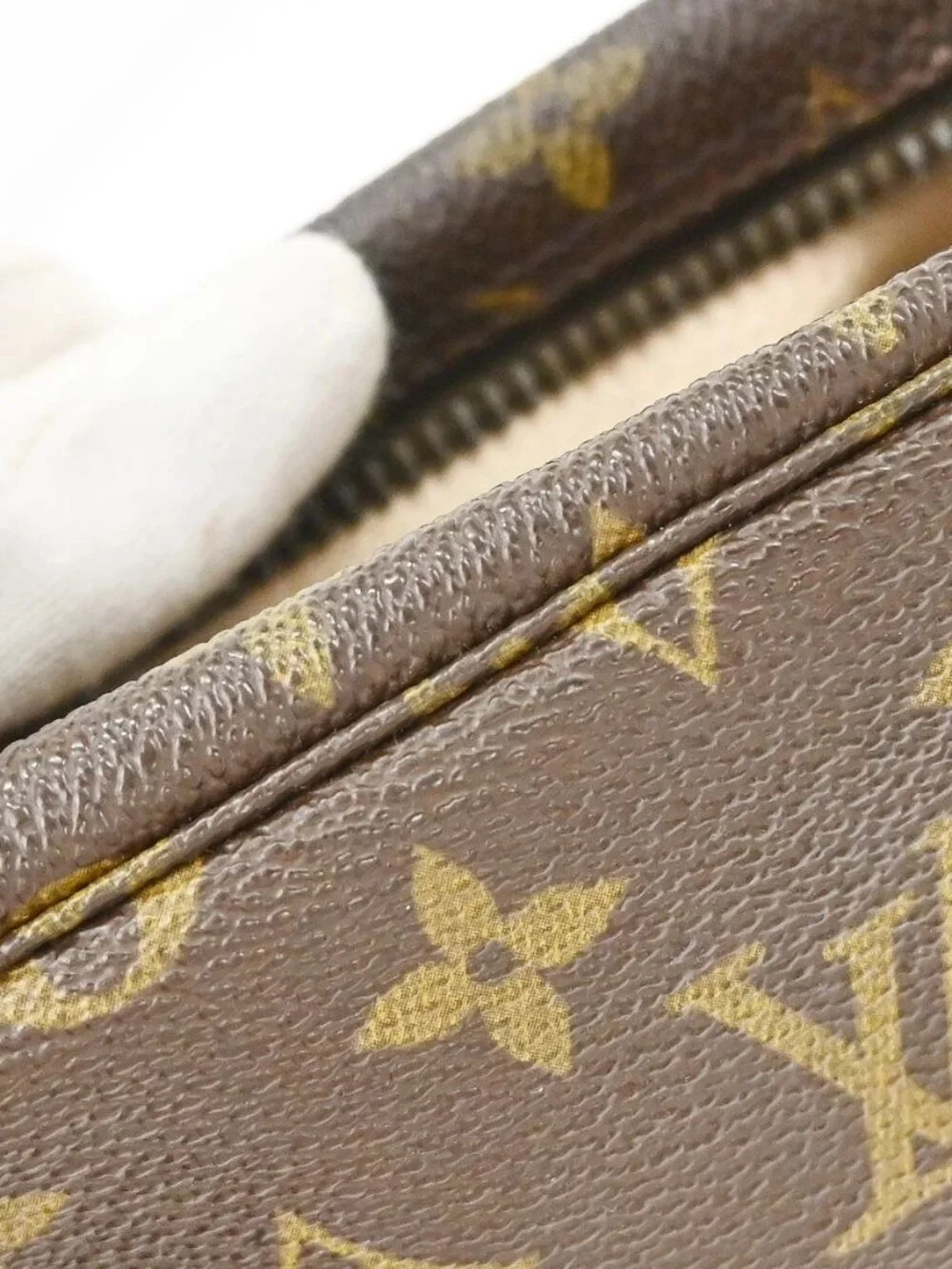 LOUIS VUITTON TROUSSE TOILETTE 23 COSMETIC POUCH